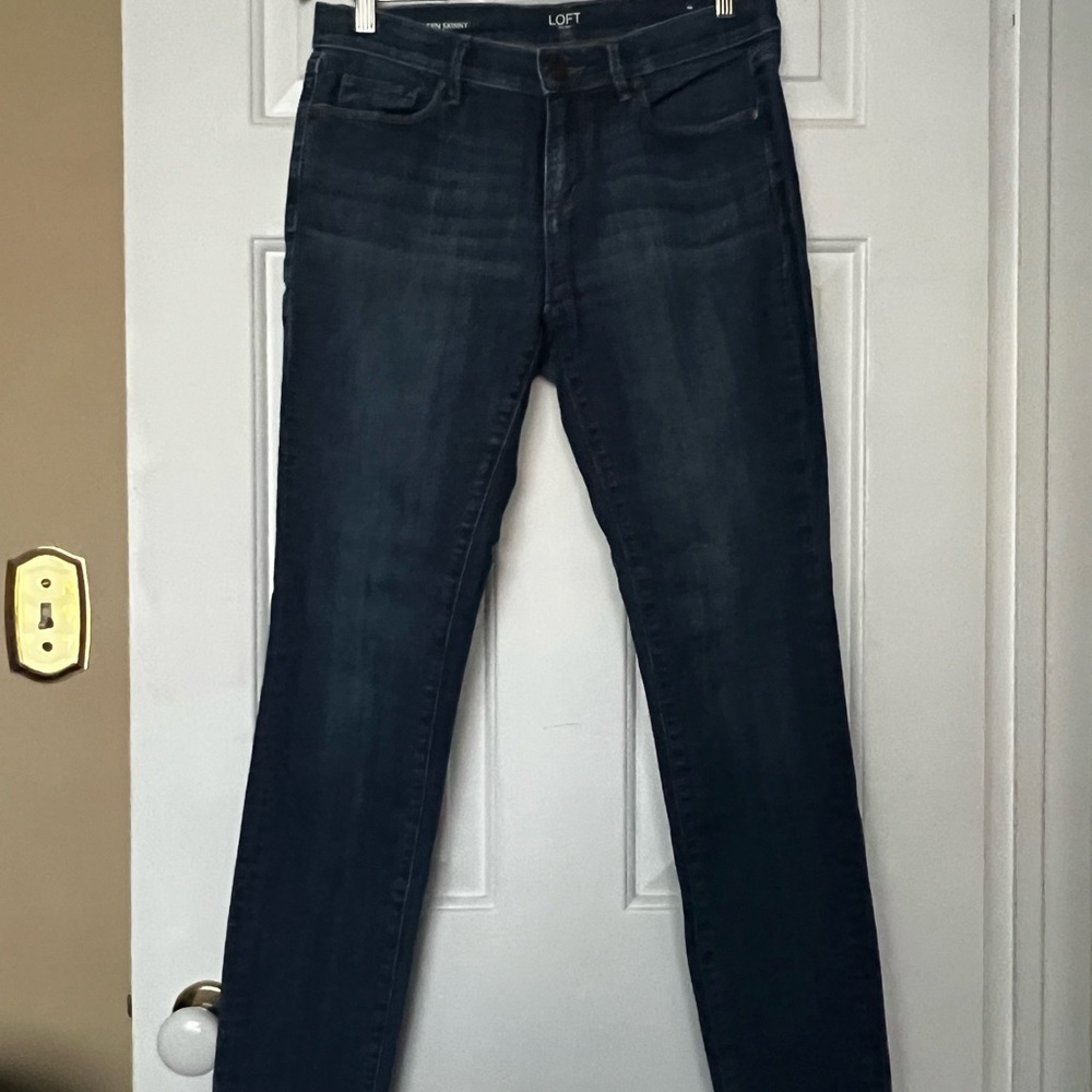 Like New - LOFT Women's Modern Skinny Jeans Size 8 (waist 15”)